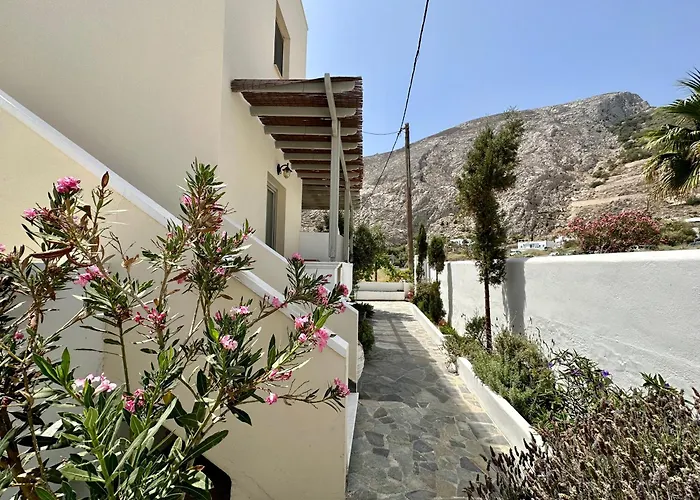 Sail Inn Studios & Apartments