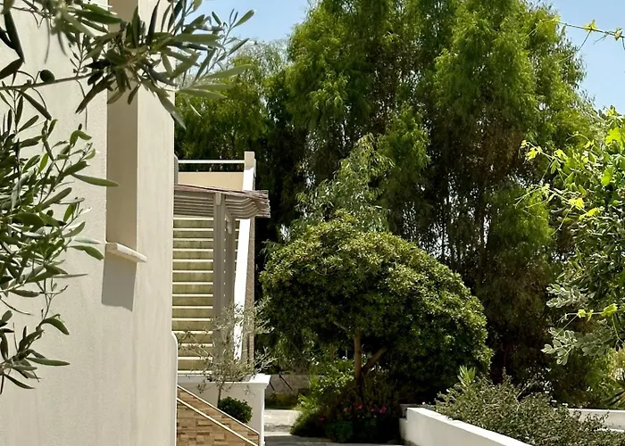 Sail Inn Studios & Apartments